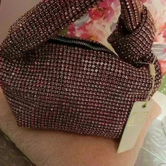 Urban Expressions jeweled bag pink with black lining knotted strap zip inside. - Picture 5 of 13